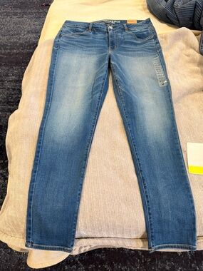 American Eagle Outfitters Women’s Light-Mid Blue Stretch Jeggings